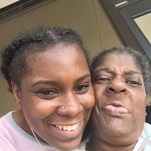 Meet your Posher, Shana